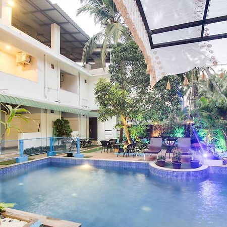 Hôtel Candolim Sands Extérieur photo