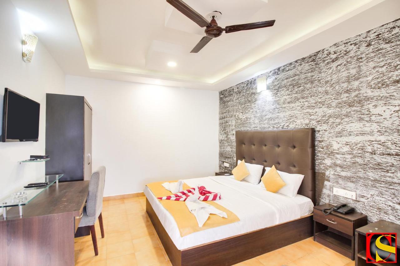 Hôtel Candolim Sands Extérieur photo