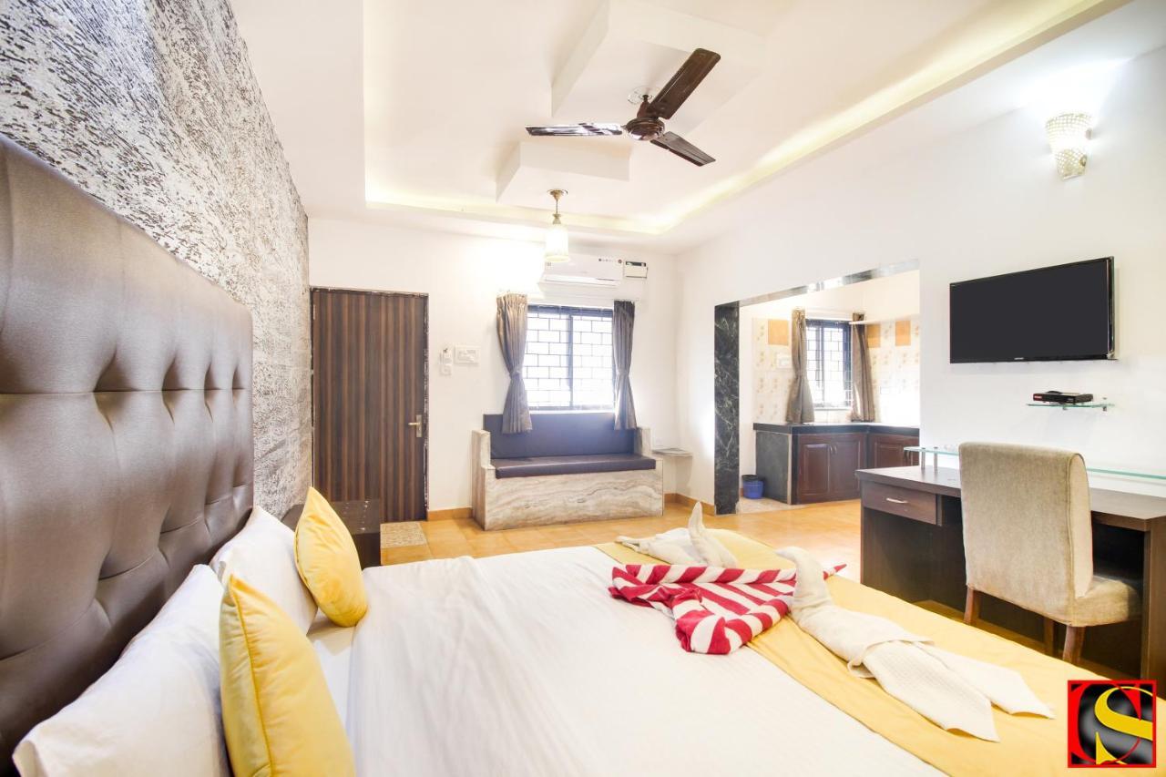 Hôtel Candolim Sands Extérieur photo