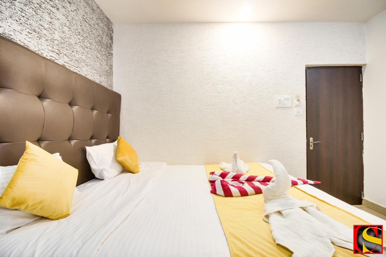 Hôtel Candolim Sands Extérieur photo