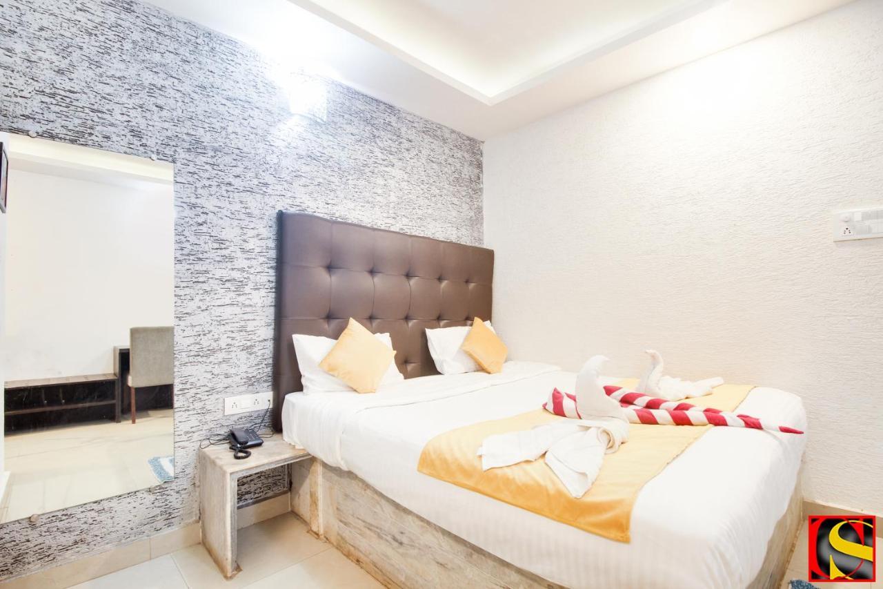 Hôtel Candolim Sands Extérieur photo
