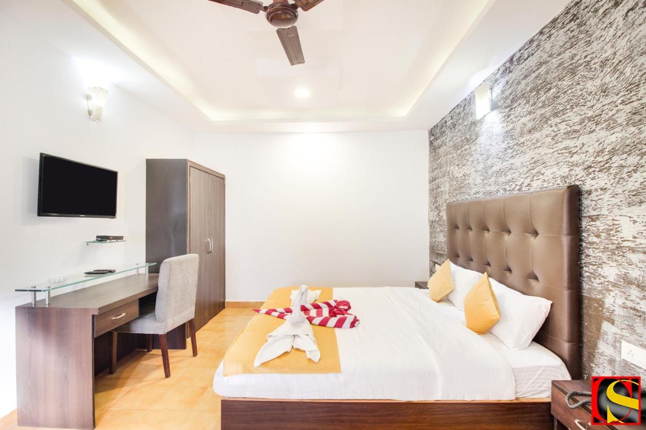 Hôtel Candolim Sands Extérieur photo