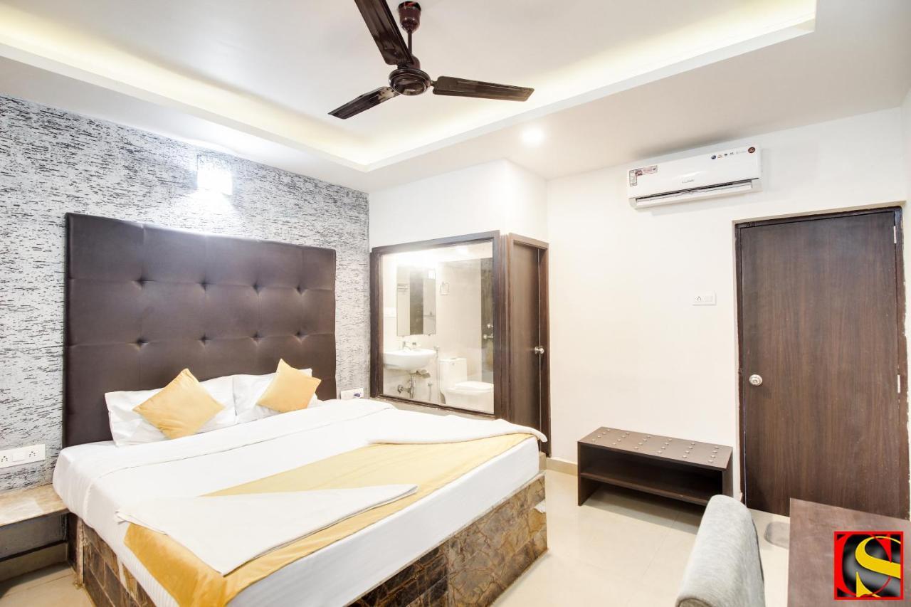 Hôtel Candolim Sands Extérieur photo