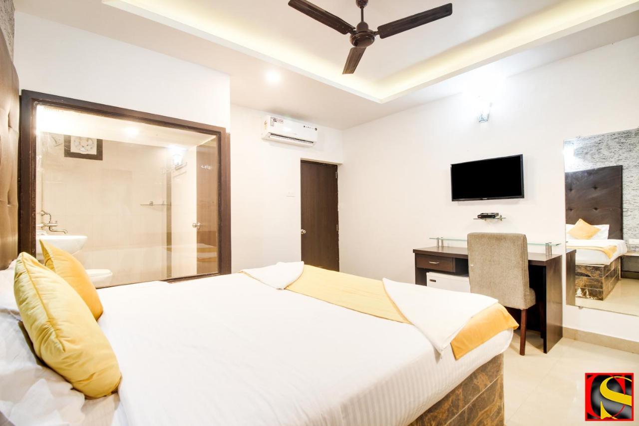 Hôtel Candolim Sands Extérieur photo