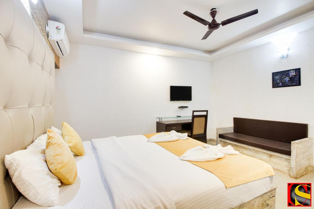 Hôtel Candolim Sands Extérieur photo