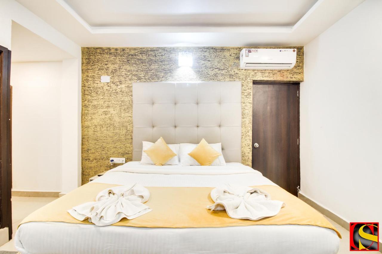 Hôtel Candolim Sands Extérieur photo