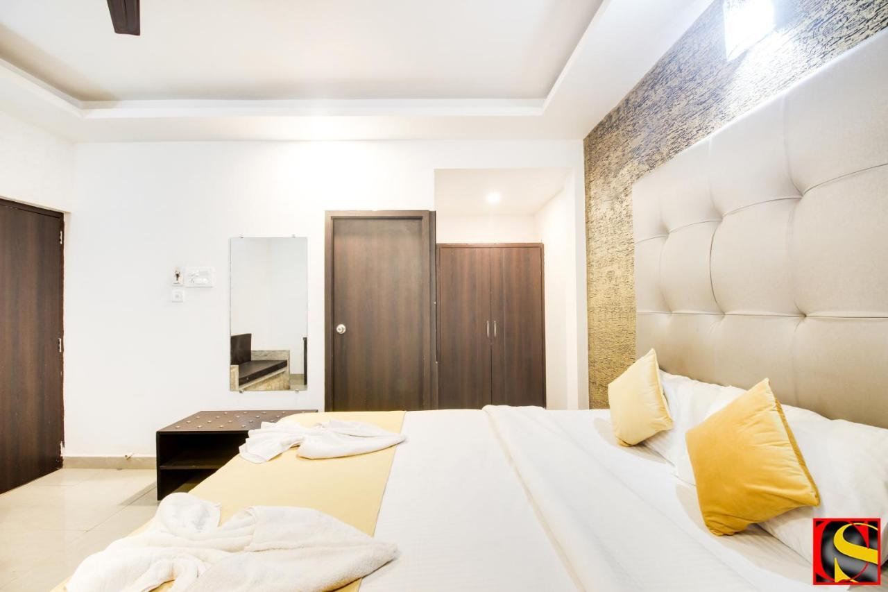 Hôtel Candolim Sands Extérieur photo